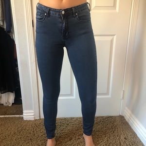 Blue skinny jeans